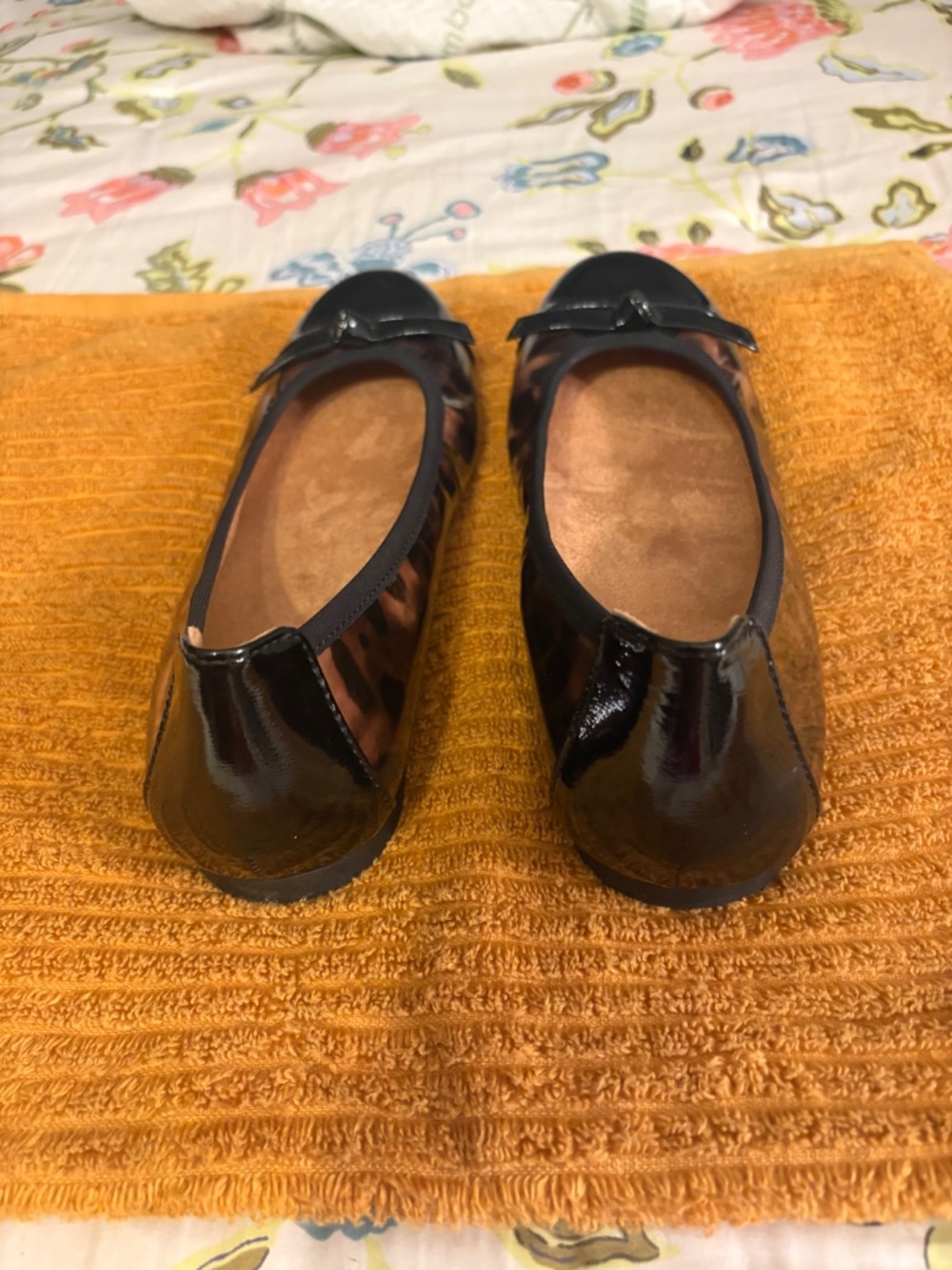 Vionic Flats - Picture 6 of 9